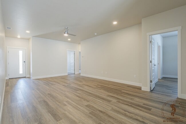 Photo - 2454 Hamilton Rd