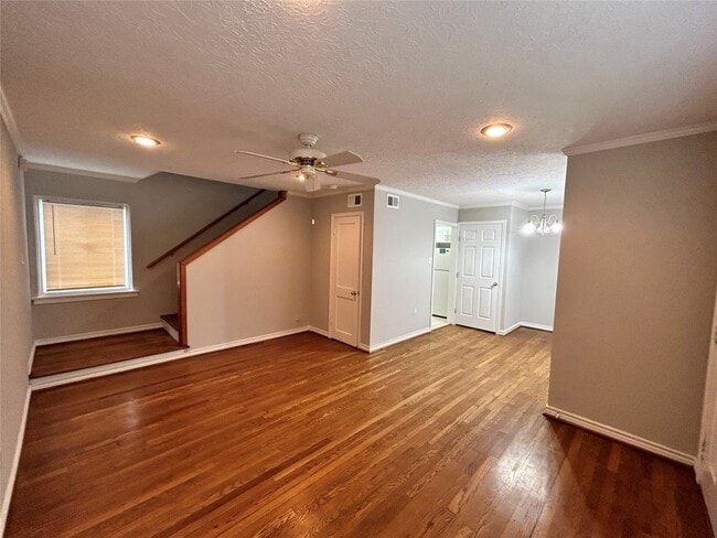 Building Photo - 1820 Binz St