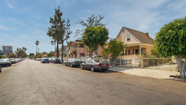 Photo - 1352 E 21st St