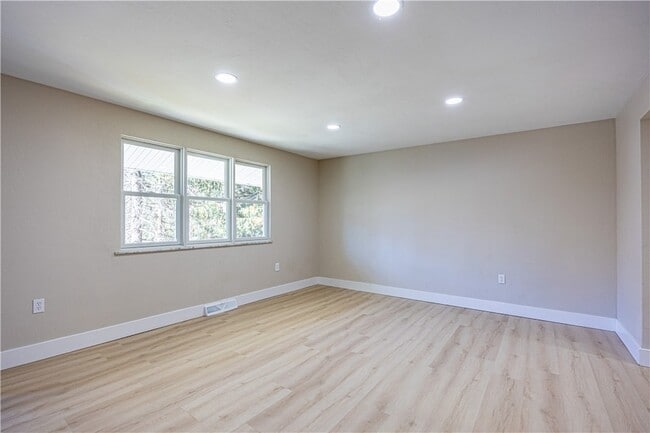 Photo - 476 Fielding Dr