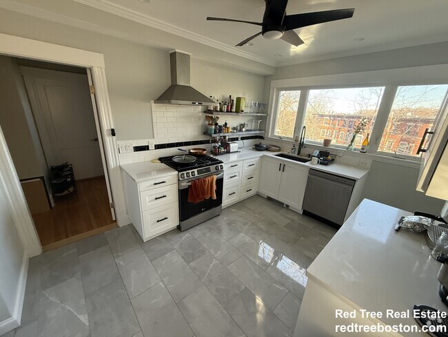 Building Photo - 7 Addington Rd Unit 1 Rental