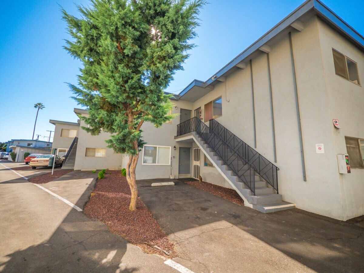 Photo - 14410 Valerio St