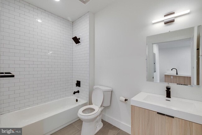 Photo - 2400 E Huntingdon St