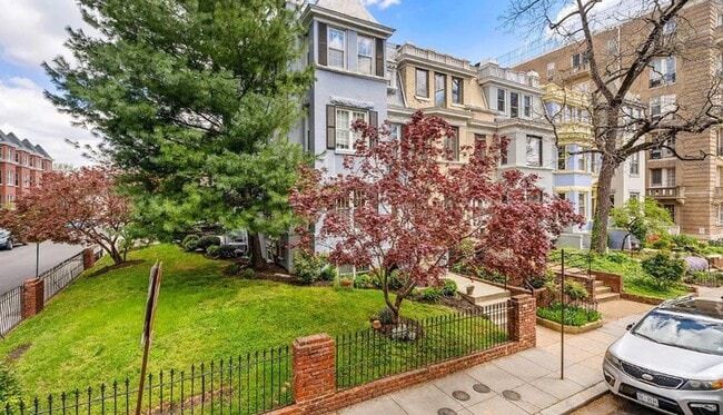 Photo - 1633 Newton St NW
