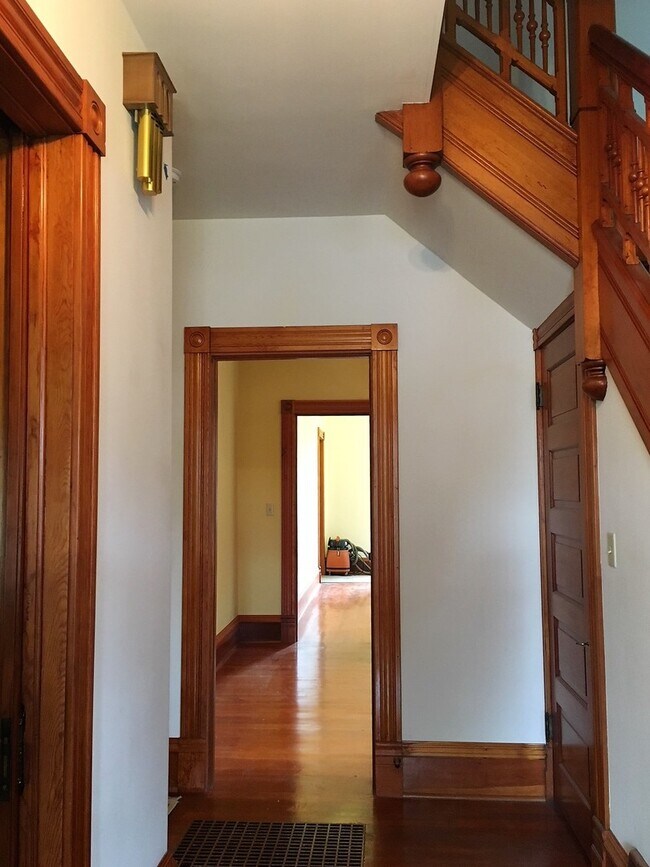 Photo - Northwest Area 4 Bedroom 2 Bath Bungalow