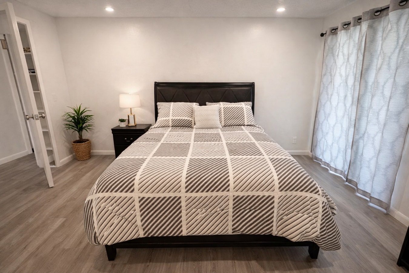 Photo - 1464 41st Ave