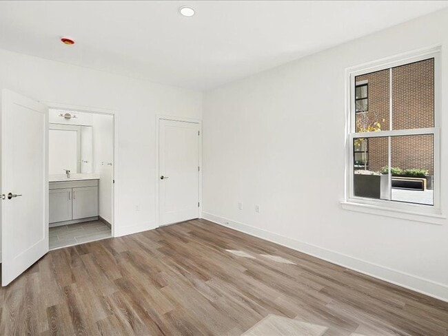 Photo - Madison Mall on Main