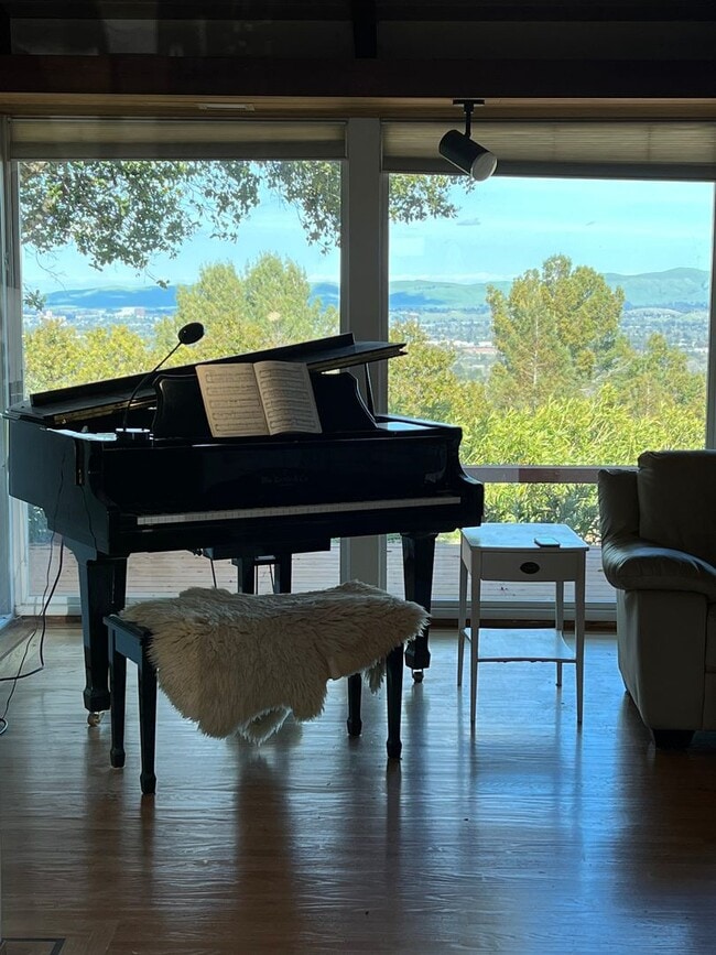 Building Photo - 1542 Rancho View Dr