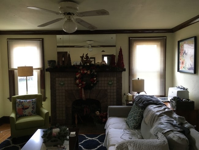 Sala de estar / Chimenea de madera de roca - 1358 Herlin Pl Unidad 1358 Herlin Place