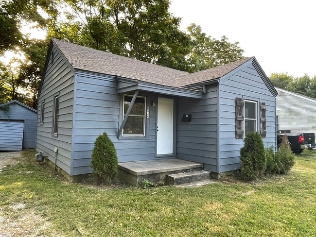 Building Photo - Cute, Clean & in Great Neighborhood!