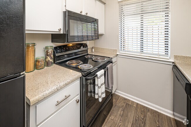 1BR, 1BA - 658SF - Kitchen