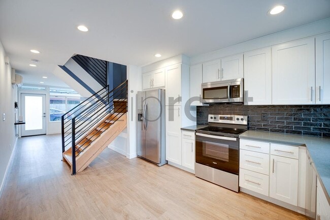 Photo - 1057 S Cloverdale St