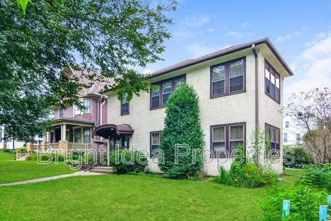 Photo - 969 St Clair Ave