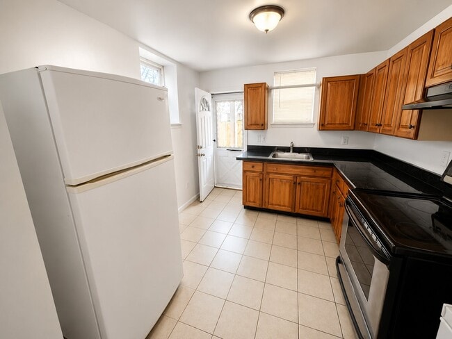 Photo - 2624 Gerritt St