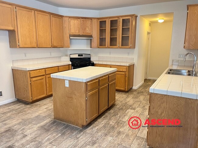 Photo - Spacious 5 Bedroom, 3 Bathroom Home with Pool in Northwest Bakersfield