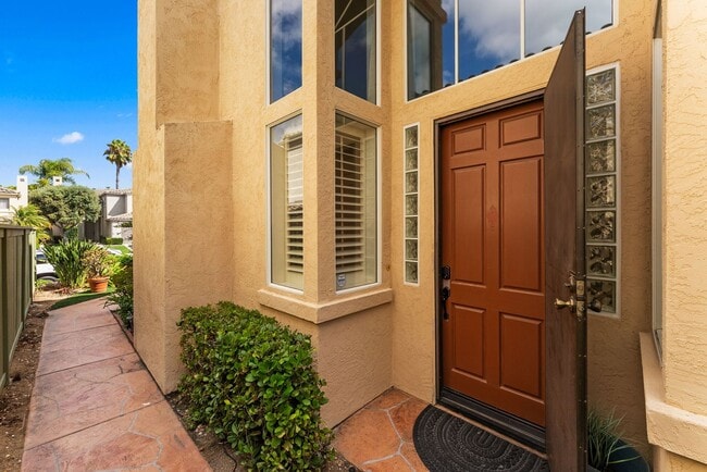 Photo - 4 Bed/2.5 Bath Vista Residence Beautifully Upgraded and Ready for Move In!