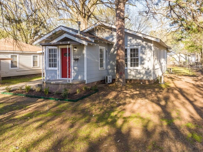 Building Photo - Freshly Updated 3 Bedroom Home