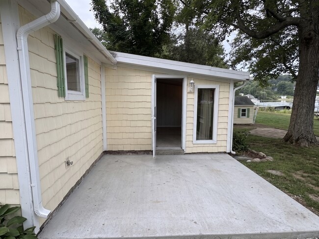 1353 N Cedar Lane Rd