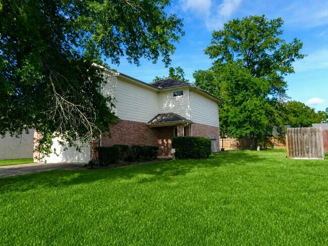 Photo - 16810 Deck Ct