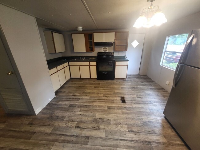 Photo - 650 SE 128th Ave