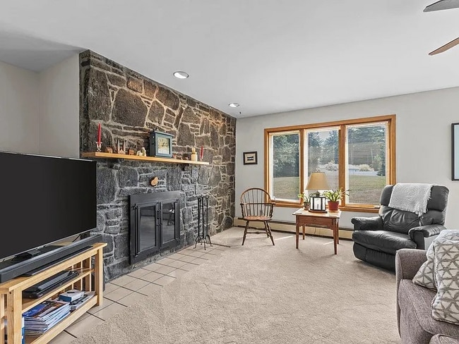 Photo - 48 Thayer Bay Cir