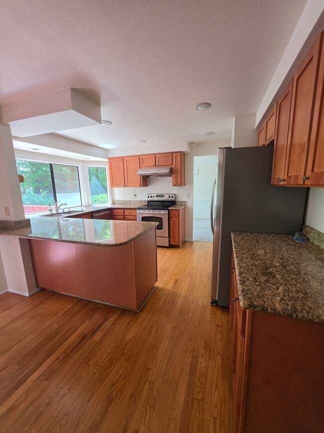Photo - Lovely 4 bedroom Somerset Home in Private Wooded Setting
