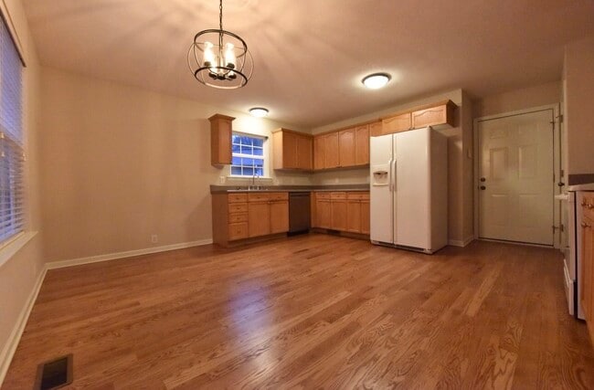 Photo - 924 Sandstone Ln