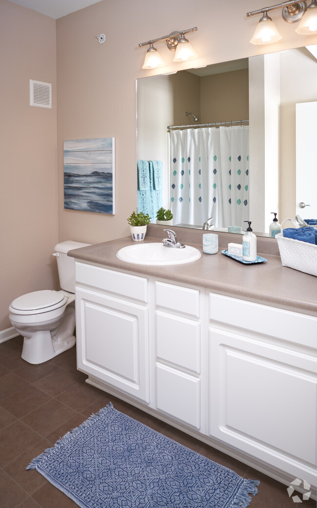 Large Bathrooms - The Winhall of Williams Pointe Rental