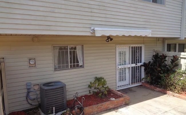 Photo - 8150 Sutton Pl E