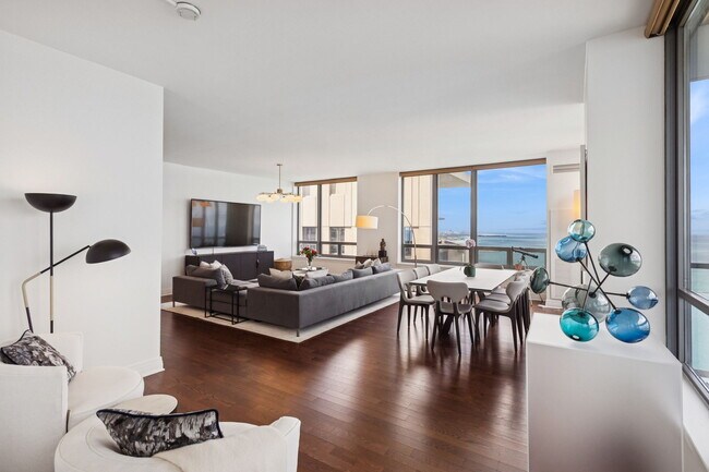 Photo - 600 Lake Shore Dr