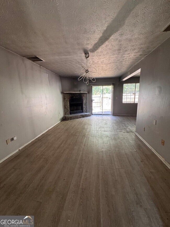 Photo - 1602 Pine Tree Trail