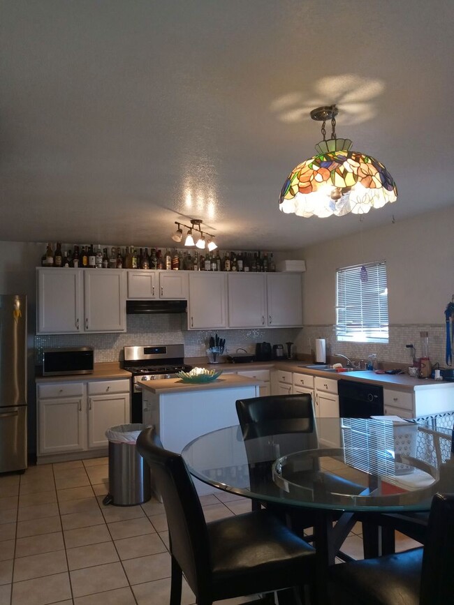 Building Photo - Enchanted Hills