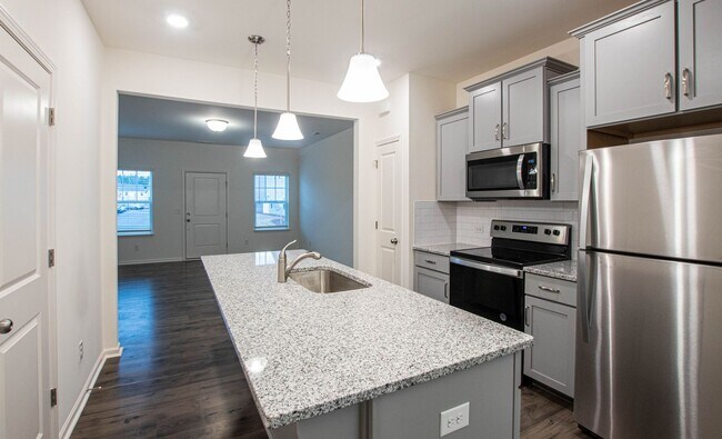 Photo - BEAUTIFUL 2 Bedroom Townhome in MIDLAND AVAILABLE FEBRUARY 2026