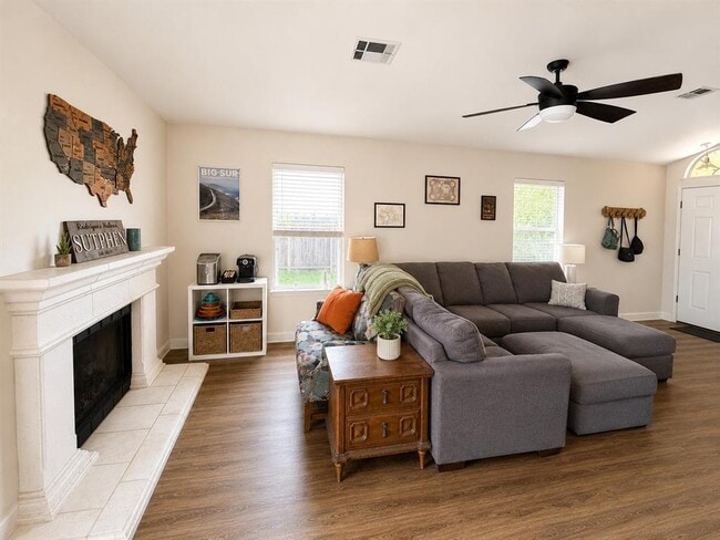 Photo - 2805 Feathercrest Dr