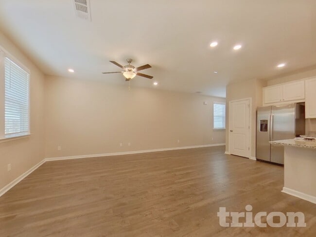 Photo - 180 Chapelcrest Ln