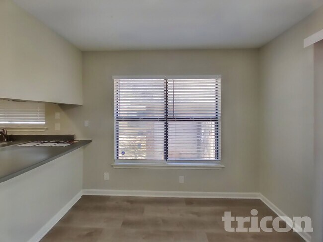 Photo - 7927 Wayside Trail