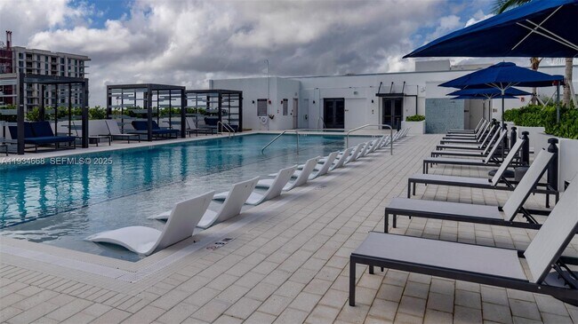 Photo - 19401 W Dixie Hwy Unidad 726