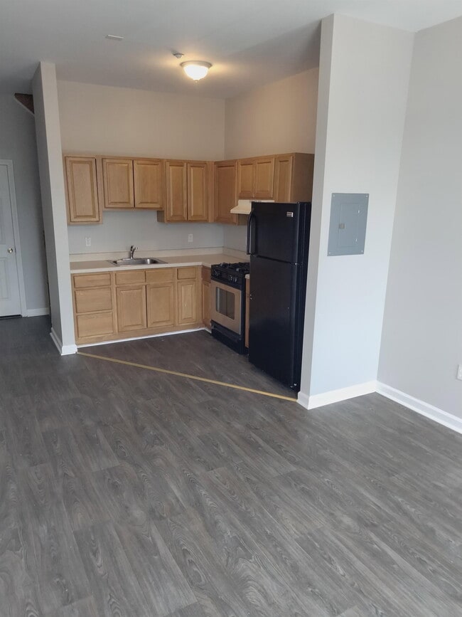 Building Photo - 588-612 E Main St Unit 592 B