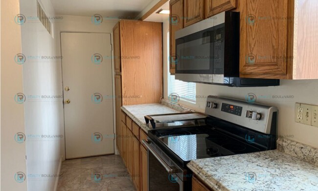 Experience comfortable living in this invi... - Experience comfortable living in this invi... House