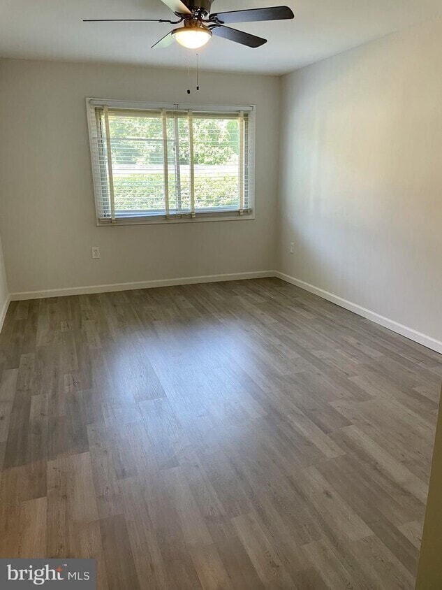 Building Photo - 12701 Dara Dr Unit 104