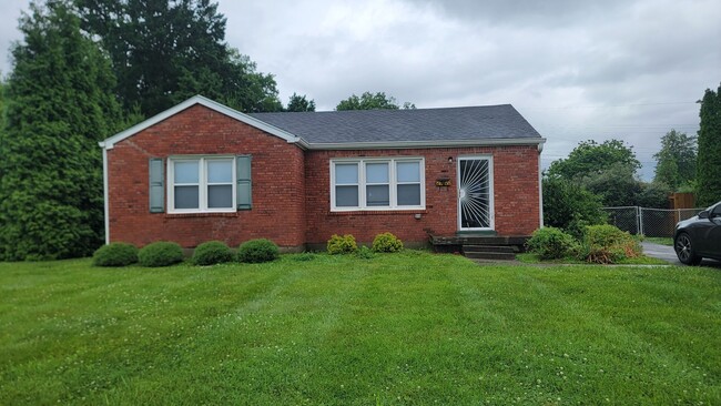 Building Photo - 2520 Proctor Knott Dr