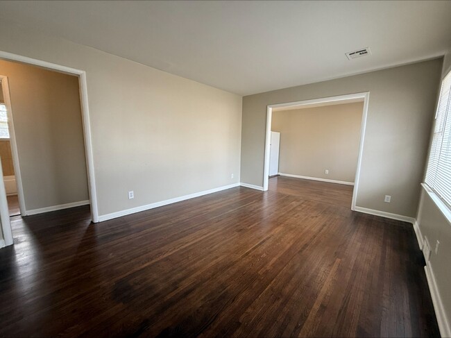 Photo - 1908 W 47th Pl