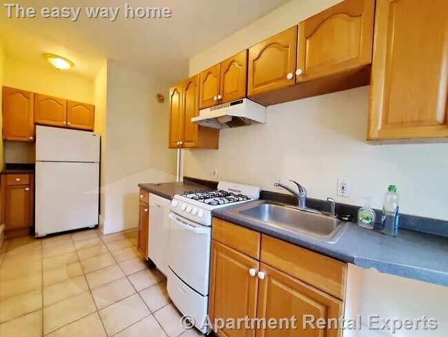 132.5 Oxford St Unit #2