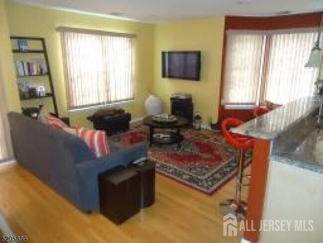 Photo - 1001 Worthington Ct