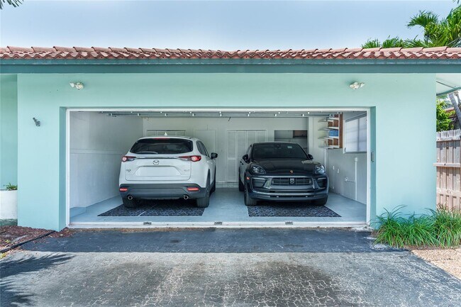 Photo - 3080 NE 43rd St