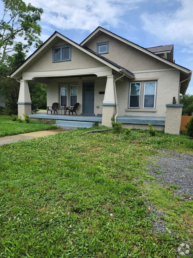 Building Photo - Beautifully Renovated Home Walkable to Dow...