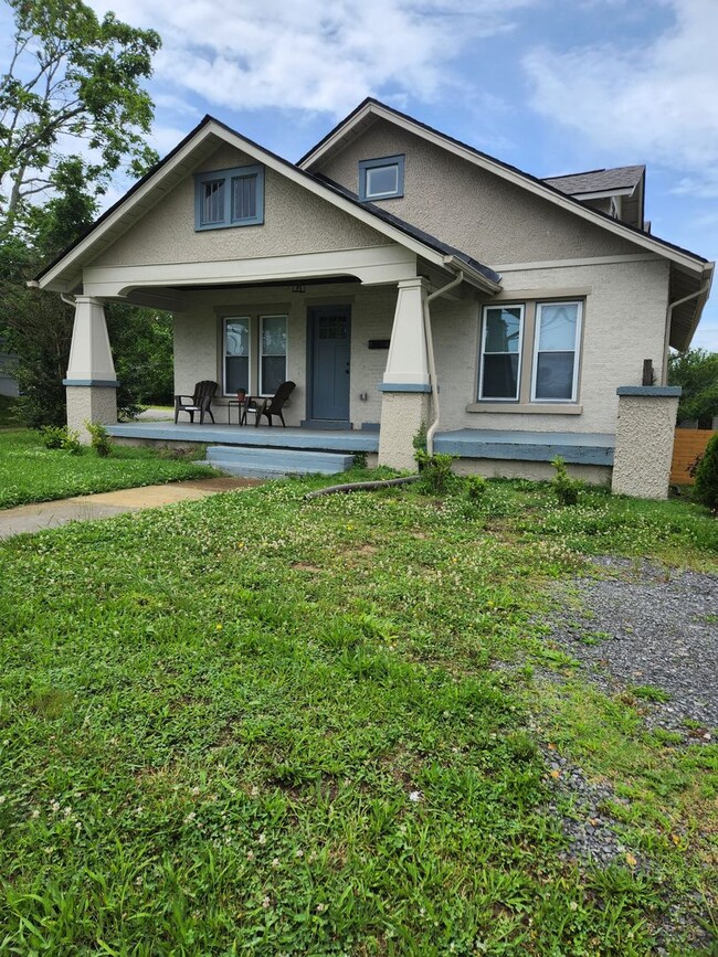 Beautifully Renovated Home Walkable to Dow... - Beautifully Renovated Home Walkable to Dow...