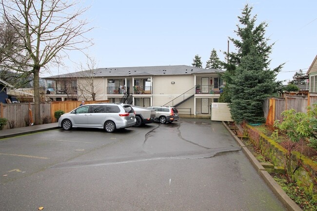 Building Photo - 8102 SE Lambert St Unit 3