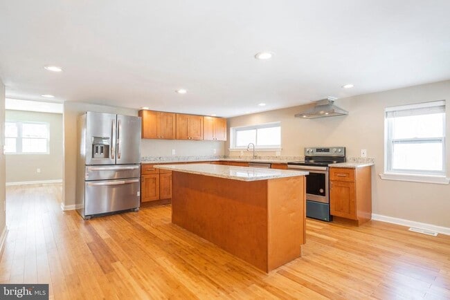 Photo - 329 Hillcrest Ave