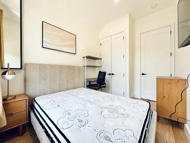Photo - Furnished room/NOT APARTMENT Unit 2
